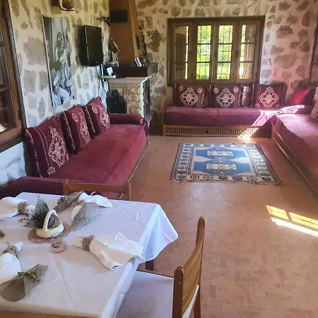 Joli Chalet Dans Une Ferme Pour Familles Exclusivement Pres Ifrane Azrou Exterior photo